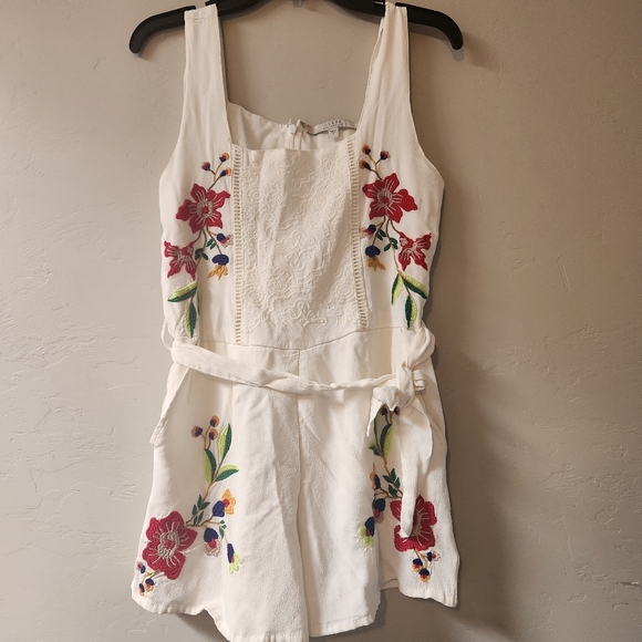 Guess White Shorts Bib Jumper Size‎ 4 Embroidered Y2K Floral Lightweight  Eyelet - Picture 1 of 14